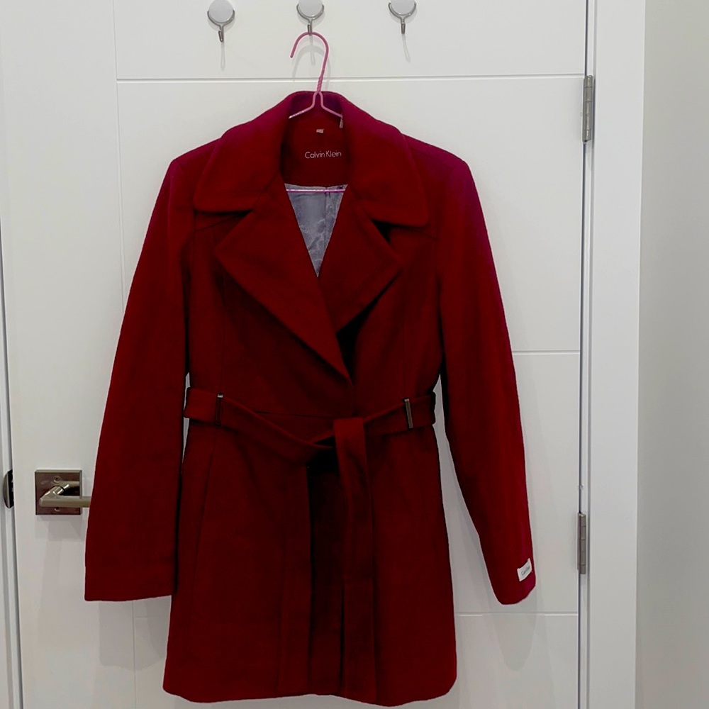 Selling this beautiful dark red Calvin Klein overcoat in size 6.